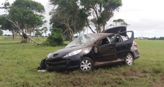 Veculo capotou em SJB