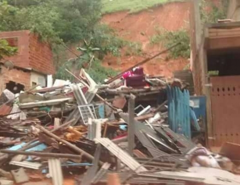 Casa desabou em Conceição de Macabu