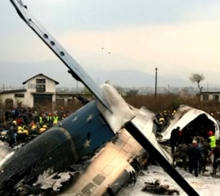Avião cai no Nepal