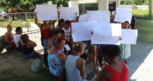 Protesto das marisqueiras em frente a Prefeitura