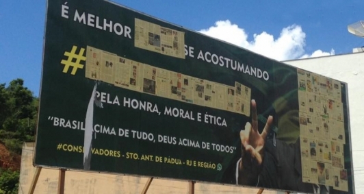 Em Santo Antônio de Pádua, outdoor foi instalado em um cruzamento da RJ 186 com a RJ 116