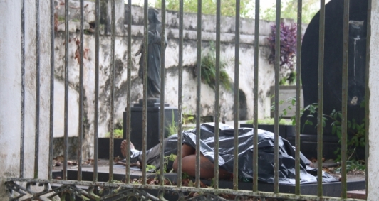 Motoboy morre aps entrar no cemitrio do Caju