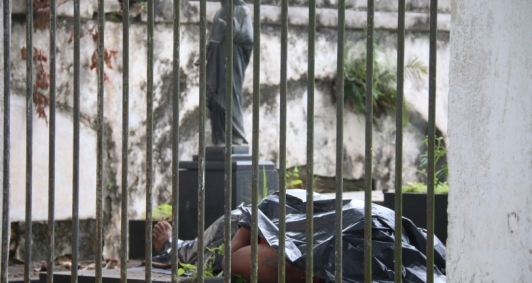 Motoboy morre aps entrar no cemitrio do Caju