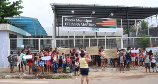 Exonerao de diretora gerou protesto