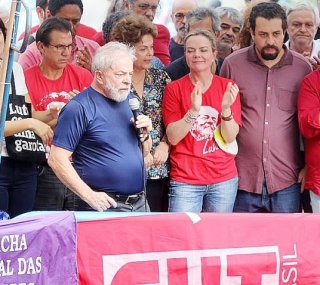 Lula discursou após missa em sindicato