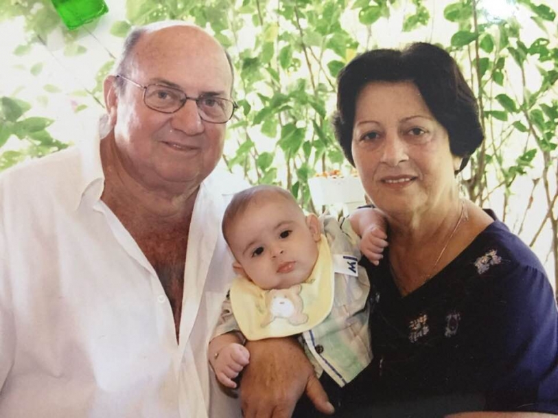 Silvio, o neto Bento e a esposa Cecília Raeli