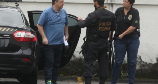 Garotinho ficou preso durante quase um ms, at ser solto por deciso do ministro Gilmar Mendes, ento presidente do Tribunal Superior Eleitoral (TSE)