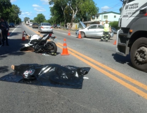 Motociclista morre em coliso na BR 101