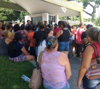 Marisqueiras protestaram em frente &agrave; Prefeitura