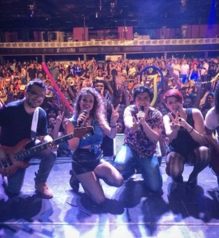 Banda V-Trix vai se apresentar domingo