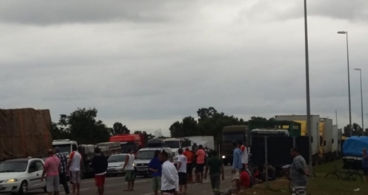Quinto dia de greve dos caminhoneiros