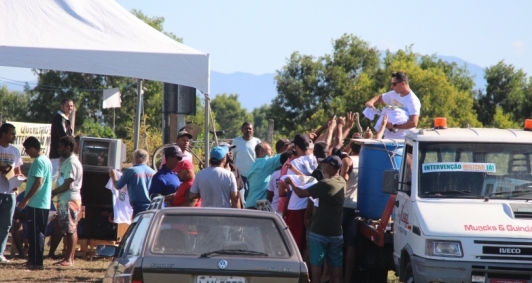 Greve dos caminhoneiros permanece na BR-101