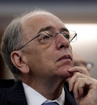 O presidente da Petrobras, Pedro Parente, pede demissão