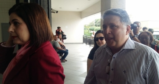 Casal Garotinho chega ao Frum