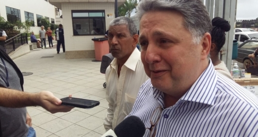 Casal Garotinho chega ao Frum