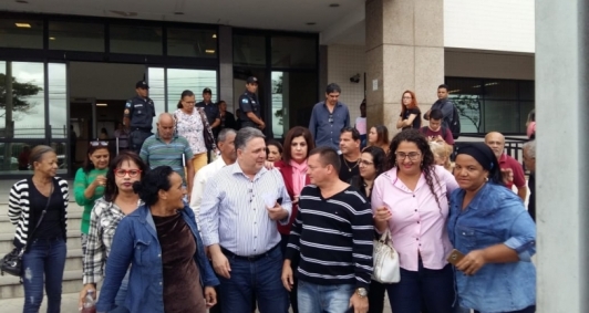 Casal Garotinho deixa Frum aps interrogatrio