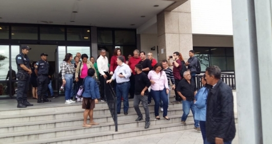 Casal Garotinho deixa Frum aps interrogatrio