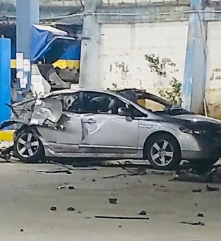 Carro explode em posto (Foto: Divulgao)