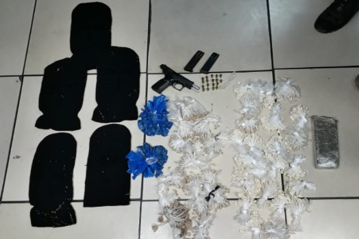 Material apreendido em terreno