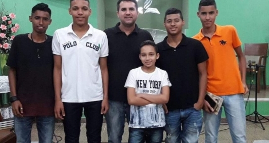 Uanderson Barreto  pai de cinco meninos