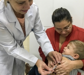 Vacina contra pólio e sarampo