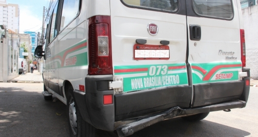 Veculos ficaram danificados