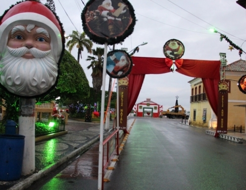Avenida decorada em São João da Barra