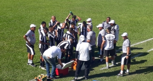 Americano vence o America