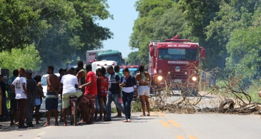 Moradores bloquearam rodovia em protesto