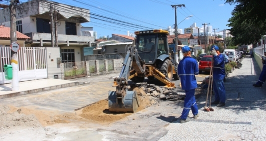 Rua interditada para obras de drenagem
