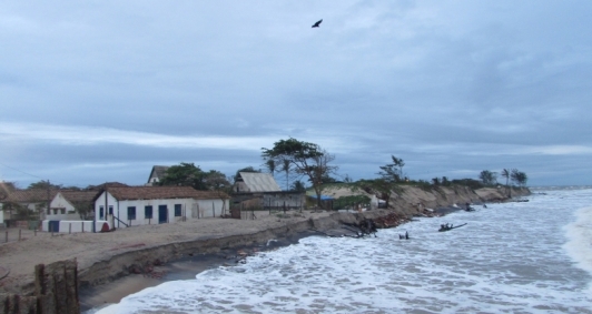 Moradores ainda estão esperançosos para que projeto de contenção do mar em Atafona finalmente seja concretizado    