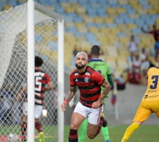 Gabriel Barbosa fez os dois gols do jogo