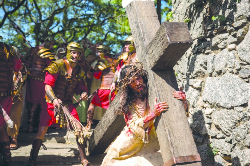 Encenação da Paixão de Cristo de Sertaneja acontece nesta sexta