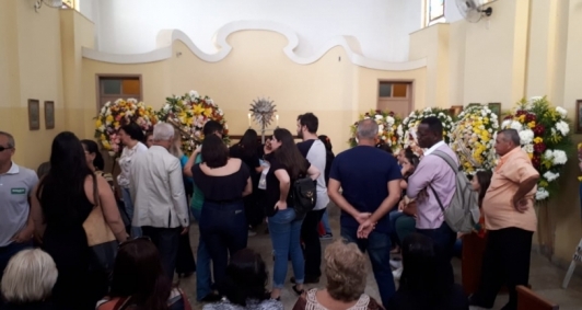 Vel�rio na capela do Caju (Foto: Genilson Pessanha)