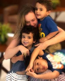 Muito amor envolvido: Loura Mendes Cordeiro com os netos Eduardo, Arthur e João