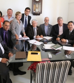 Vereadores assinam parceria institucional 
com a UENF, 2016