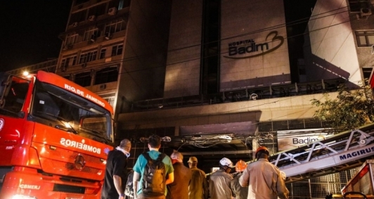 Incêndio atinge prédio do Hospital Badim, no bairro do Maracanã, zona Norte da cidade.  
