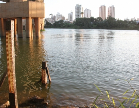 Estiagem afeta nível do Rio Paraíba do Sul em Campos