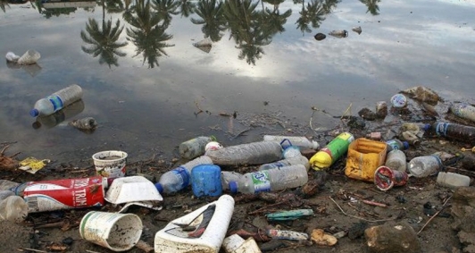 Plástico acumulado no fundo do mar não se decompõe