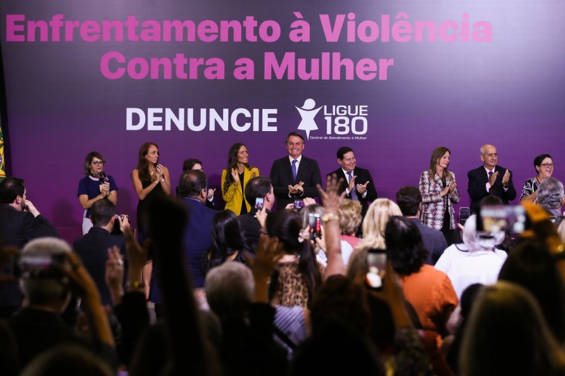 O presidente Jair Bolsonaro, participa da solenidade do dia do enfrentamento à violência contra a mulher