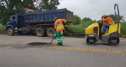 Departamento de Estradas de Rodagem realiza Operao tapa-buraco na rodovias