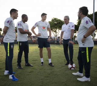 Treino da Seleção Brasileira masculina na Barry University em Miami. Thomáz Araújo, César Sampaio, Matheus Bachi, Tite e Cléber Xavier
