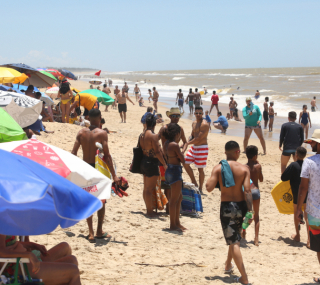 Movimento intenso na praia de Grussaí 