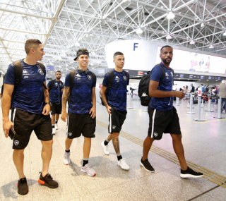 Jogadores do Glorioso embarcaram nesta ter&ccedil;a para decis&atilde;o no Sul