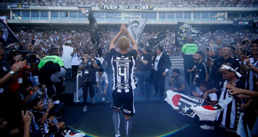 Um dia aps recepo calorosa no aeroporto, japons tambm recebeu incentivo no Engenho