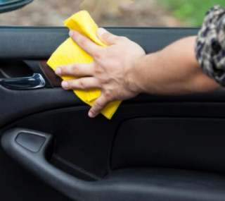 Durante a pandemia do coronav&iacute;rus, recomenda&ccedil;&atilde;o &eacute; de ficar em casa; mas, para quem for obrigado a sair, usar o autom&oacute;vel higienizado ajuda a evitar cont&aacute;gio