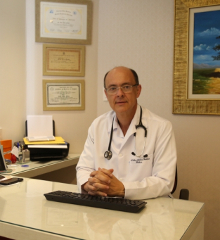 Infectologista Nélio Artiles