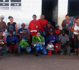 Comitê doa cestas básicas a 69 famílias de catadores da cooperativa da Codin, que estão sem renda em função da paralisação do trabalho