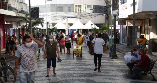Movimento na �rea central (Fotos: Rodrigo Silveira)