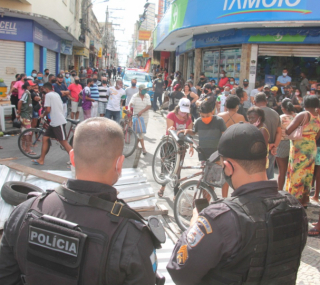 Tumulto de ambulantes no Centro (Fotos: Genilson Pessanha)